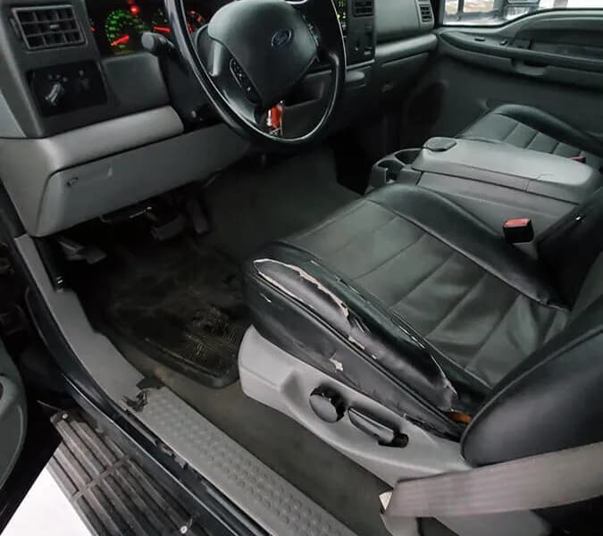 2004 Ford F550 Party Bus - Image 3