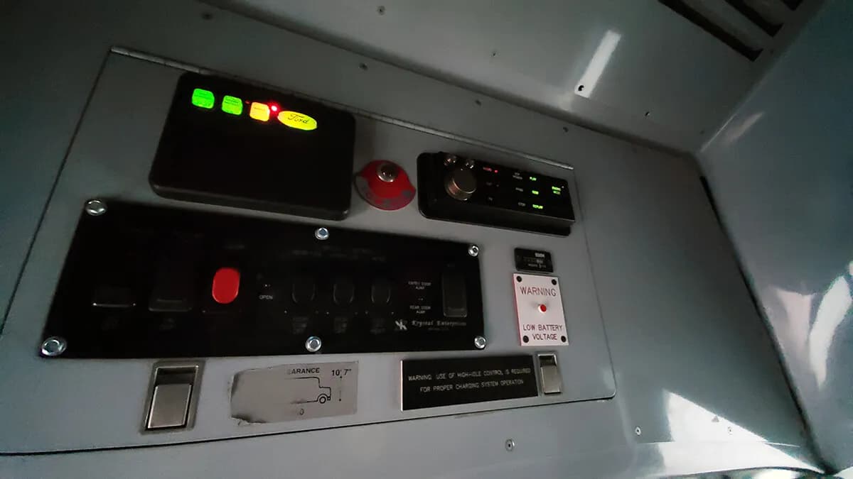 2004 Ford F550 Party Bus - Image 6