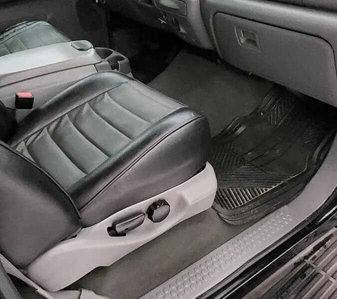 2004 Ford F550 Party Bus - Image 4