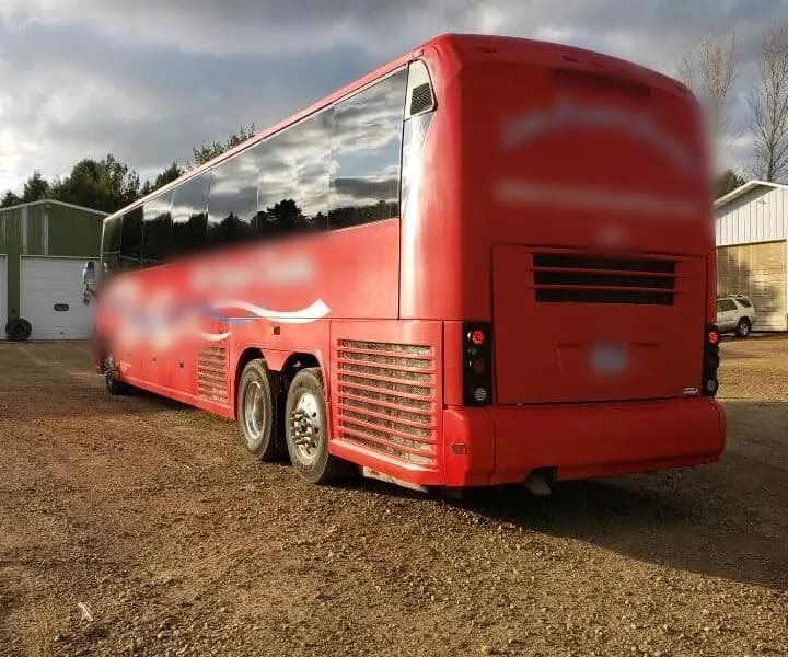2003 MCI J4500 Motor Coaches - Image 3