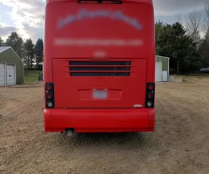 2003 MCI J4500 Motor Coaches - Image 5