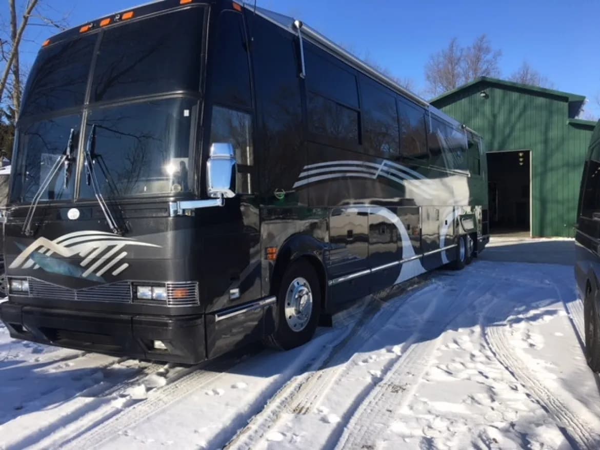 2000 Prevost Matharon Motorcoach - Image 1