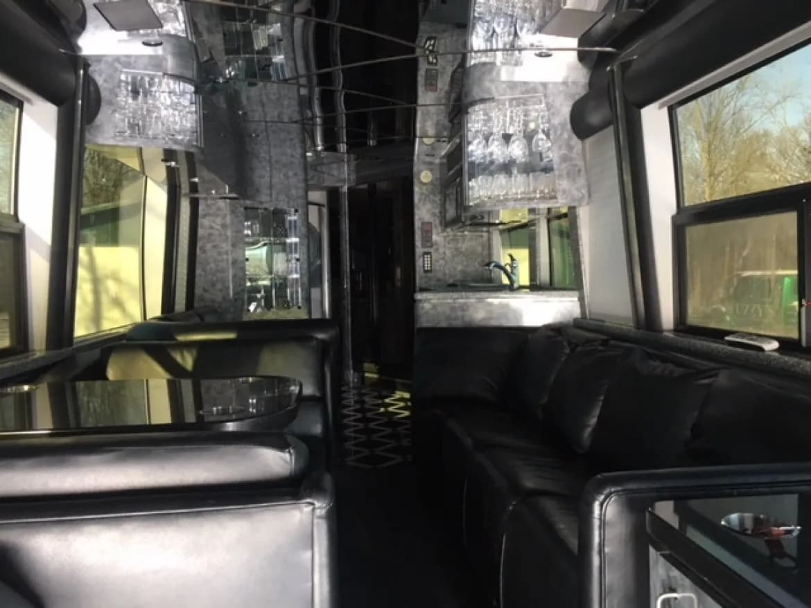 2000 Prevost Matharon Motorcoach - Image 6