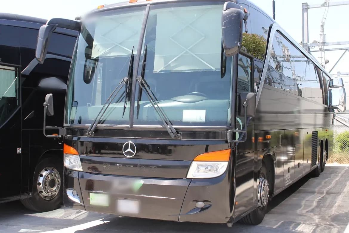 2011 Setra S 417 Coach Bus - Image 1