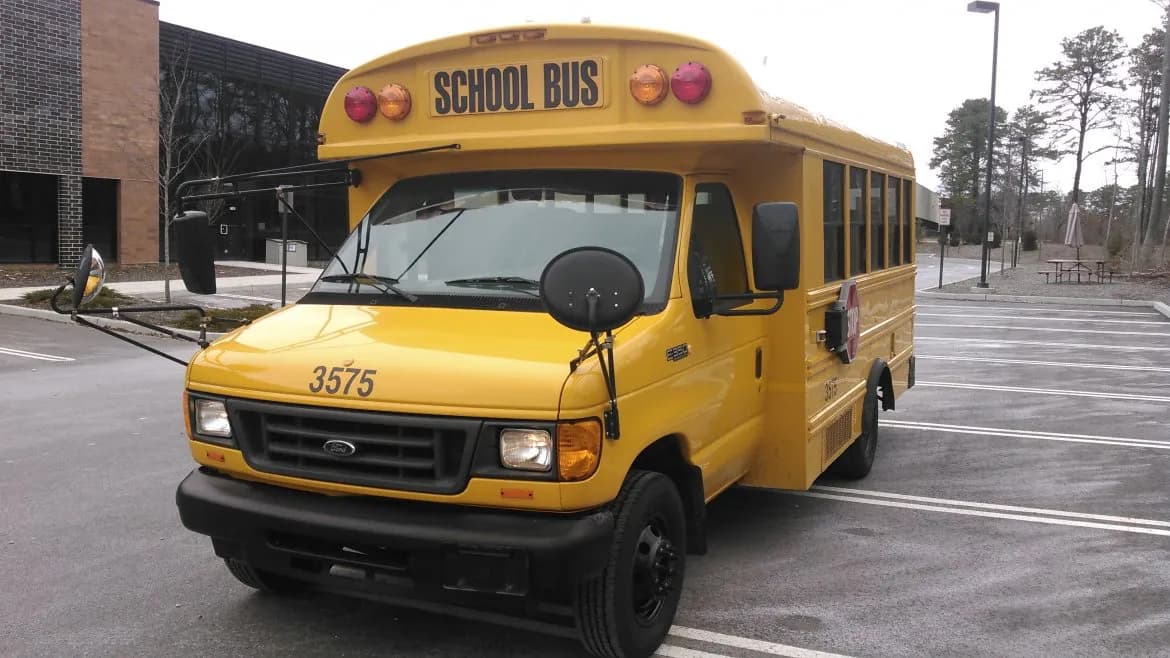 2006 Ford E-450 School Bus - Image 2