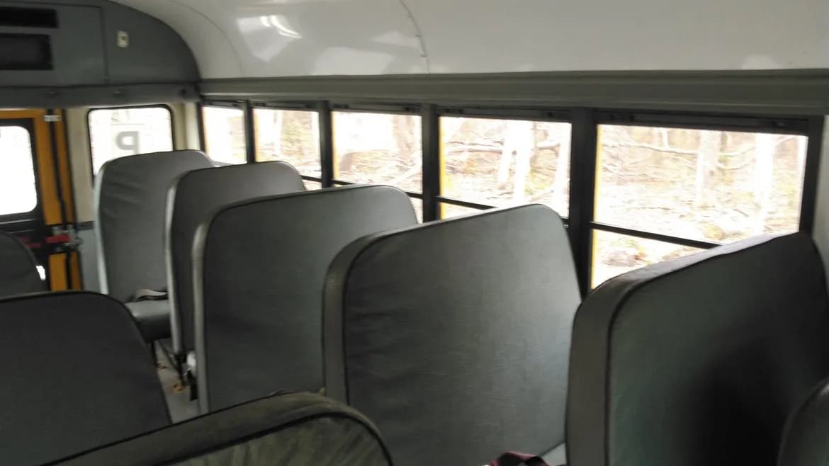 2006 Ford E-450 School Bus - Image 12