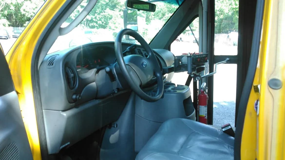 2006 Ford E-450 School Bus - Image 10