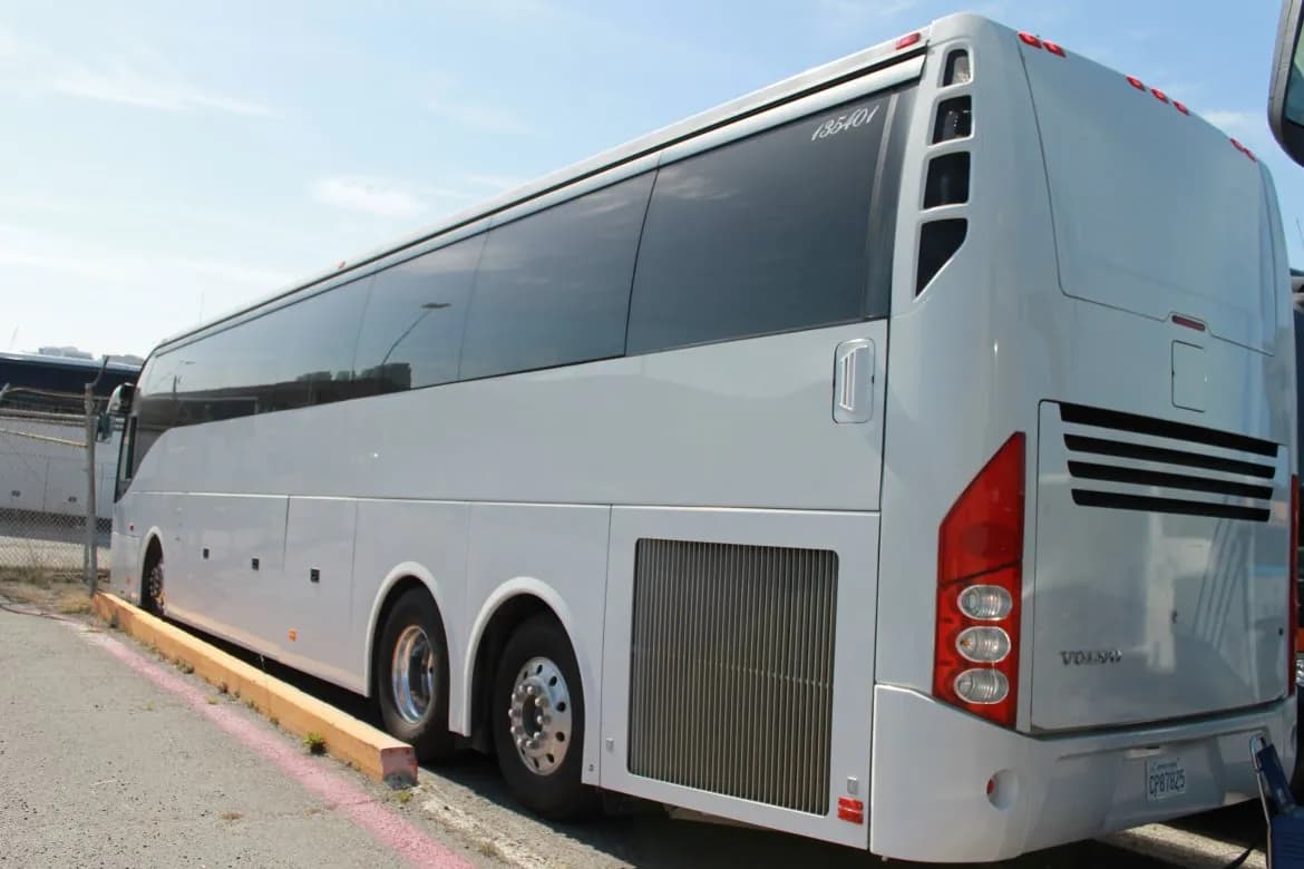 2013 Volvo 9700 Motorcoach - Image 2
