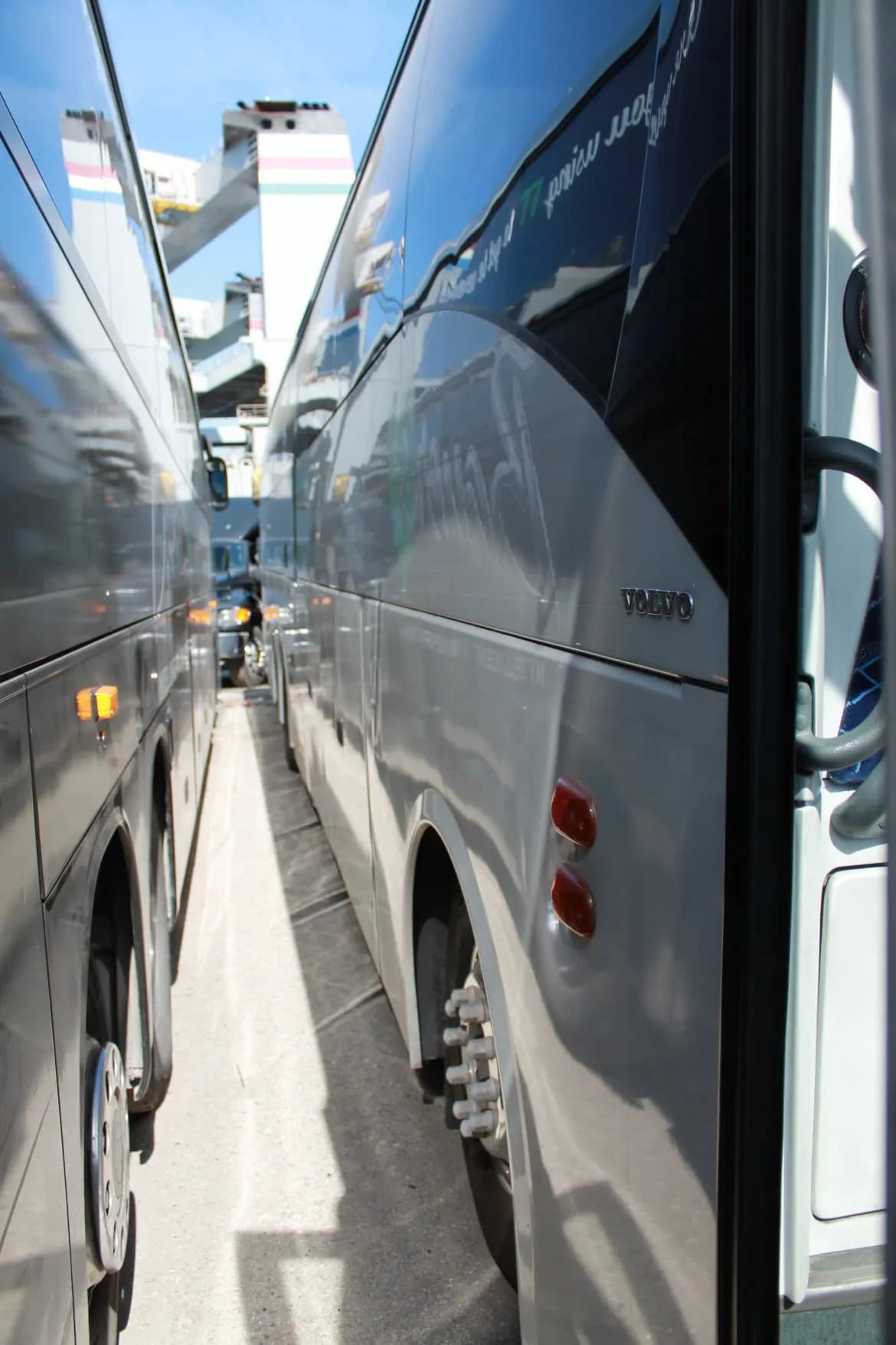 2013 Volvo 9700 Motorcoach - Image 6