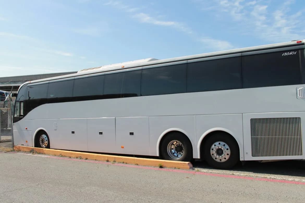 2013 Volvo 9700 Motorcoach - Image 3
