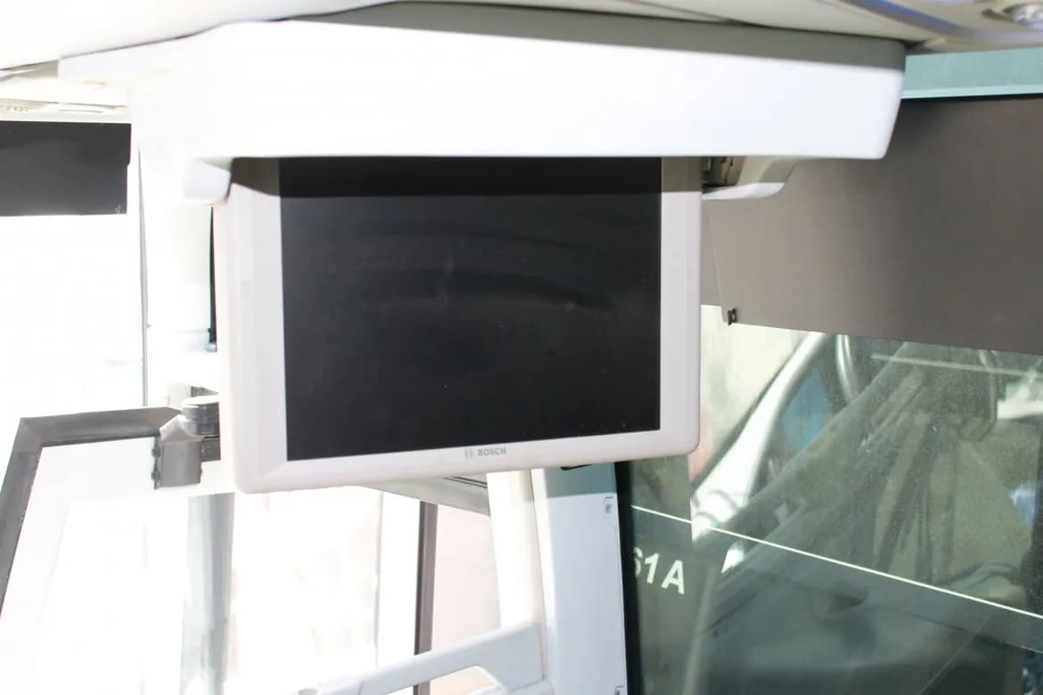 2013 Volvo 9700 Motorcoach - Image 9