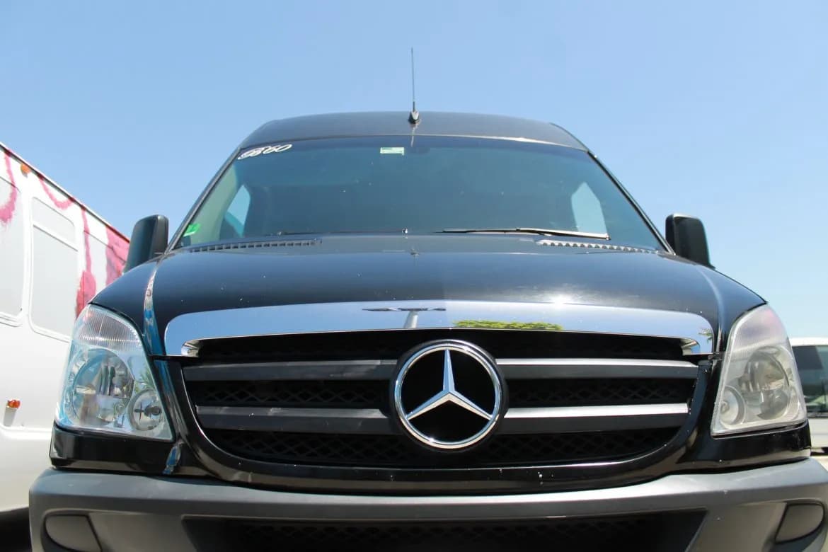 2010 Mercedes-Benz Sprinter 2500 Sprinter - Image 2