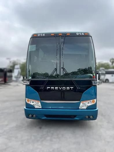 2020 Prevost H3-45 Coach - Image 2