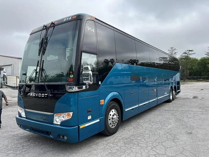 2020 Prevost H3-45 Coach - Image 1