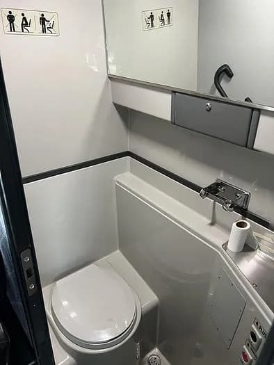 2020 Prevost H3-45 Coach - Image 15