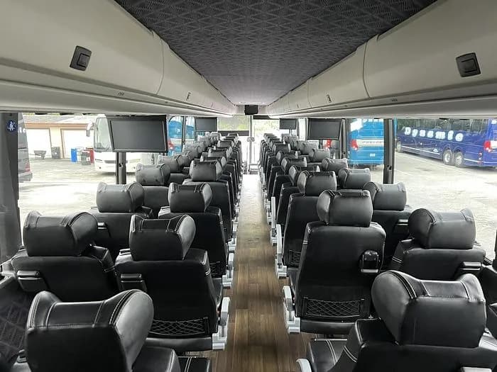 2020 Prevost H3-45 Coach - Image 13