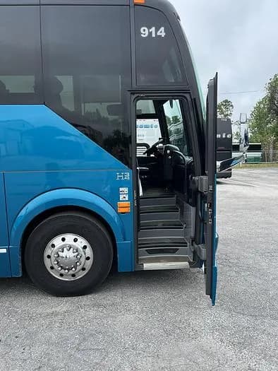 2020 Prevost H3-45 Coach - Image 9