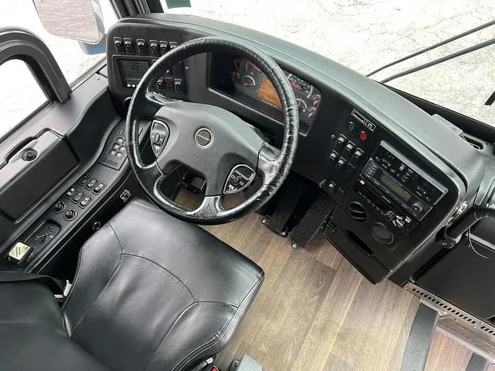 2020 Prevost H3-45 Coach - Image 10