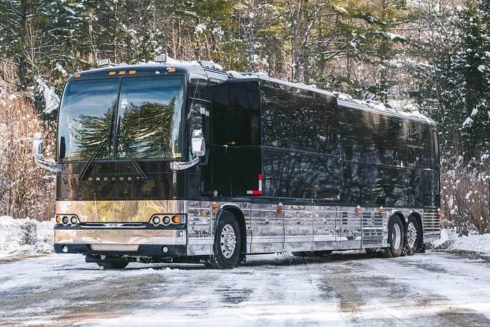 2008 Prevost XLII Entertainer Coach - Image 1