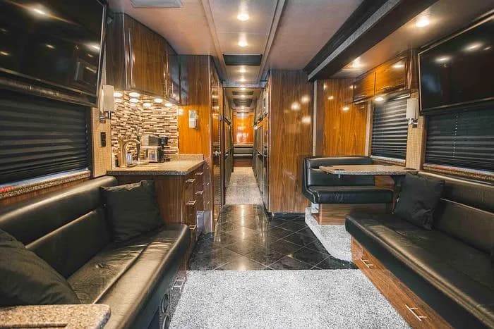 2008 Prevost XLII Entertainer Coach - Image 2