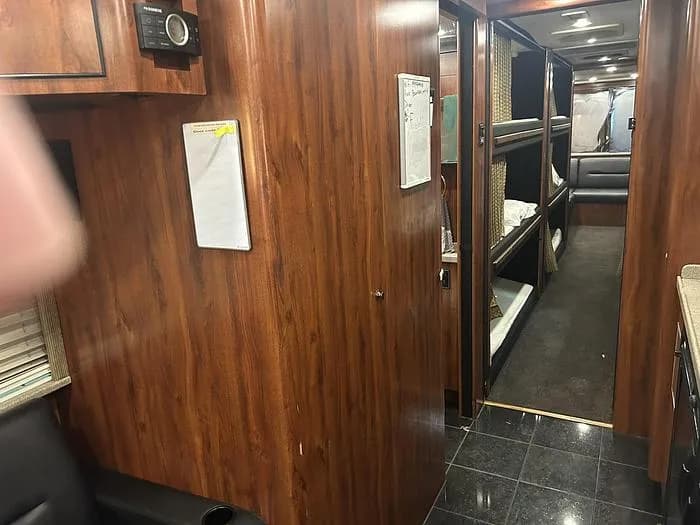 2005 Prevost XL2 Entertainer Coach - Image 15