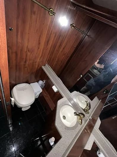 2005 Prevost XL2 Entertainer Coach - Image 18