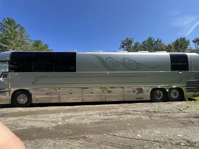 2005 Prevost XL2 Entertainer Coach - Image 3
