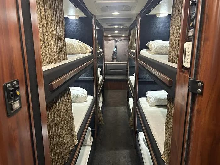 2005 Prevost XL2 Entertainer Coach - Image 20