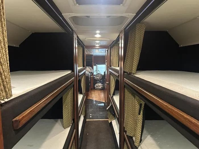 2005 Prevost XL2 Entertainer Coach - Image 23