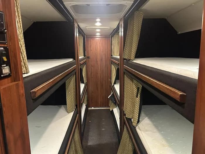 2005 Prevost XL2 Entertainer Coach - Image 24