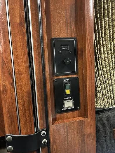 2005 Prevost XL2 Entertainer Coach - Image 25