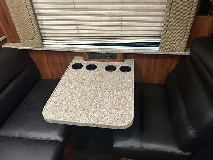 2005 Prevost XL2 Entertainer Coach - Image 30