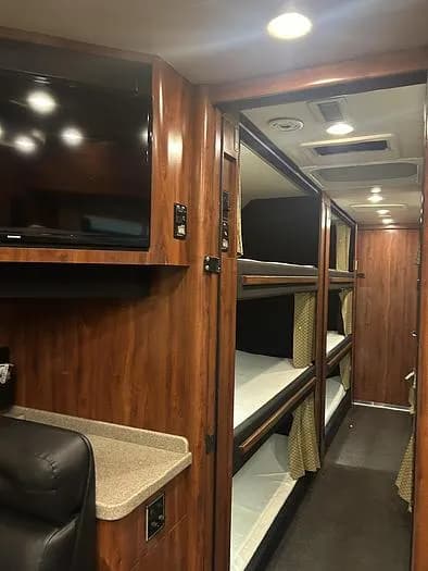2005 Prevost XL2 Entertainer Coach - Image 32