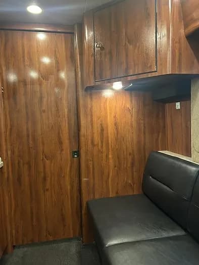 2005 Prevost XL2 Entertainer Coach - Image 34
