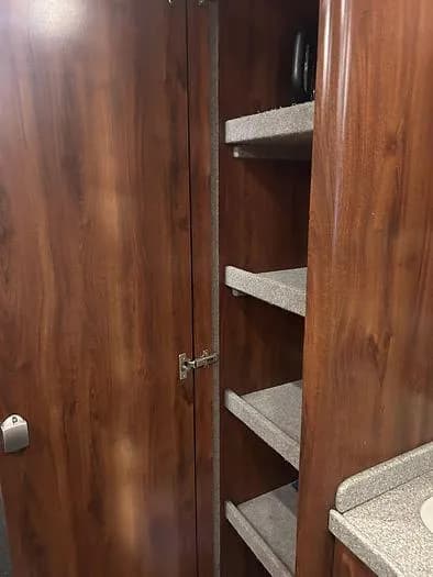 2005 Prevost XL2 Entertainer Coach - Image 38