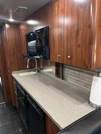 2005 Prevost XL2 Entertainer Coach - Image 44