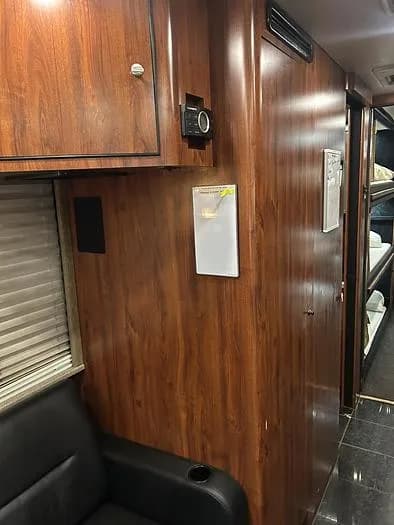 2005 Prevost XL2 Entertainer Coach - Image 45