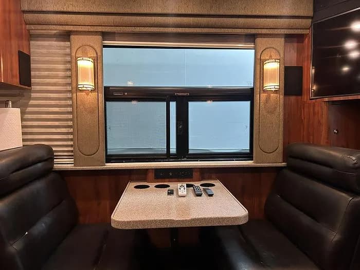 2005 Prevost XL2 Entertainer Coach - Image 46