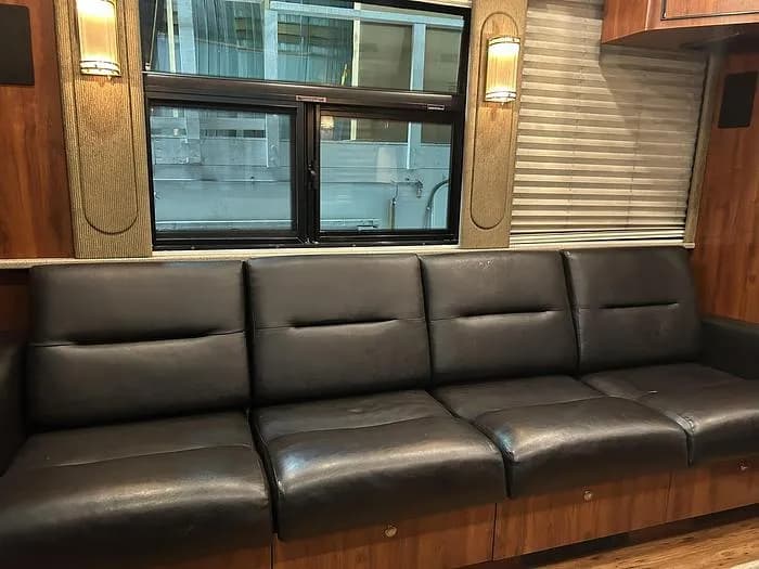 2005 Prevost XL2 Entertainer Coach - Image 50