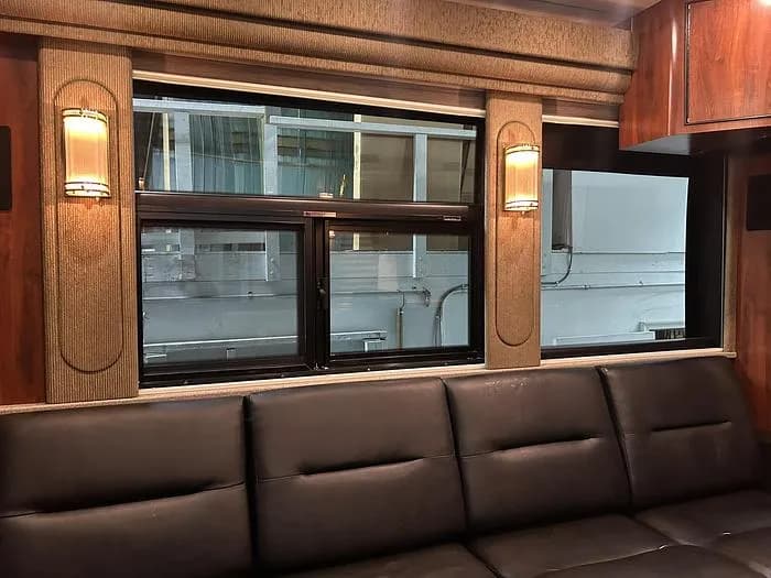 2005 Prevost XL2 Entertainer Coach - Image 51