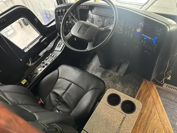 2005 Prevost XL2 Entertainer Coach - Image 52
