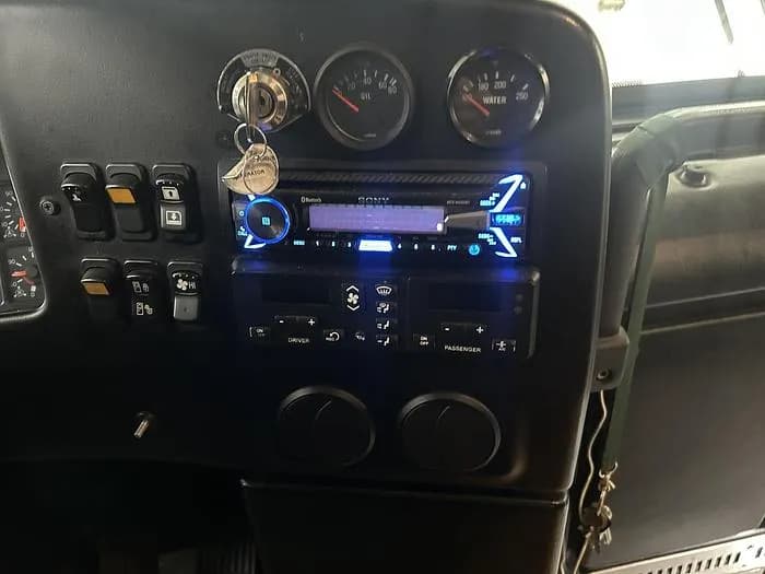 2005 Prevost XL2 Entertainer Coach - Image 57
