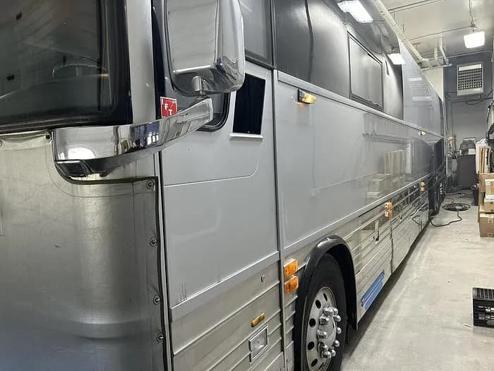 2005 Prevost XL2 Entertainer Coach - Image 70