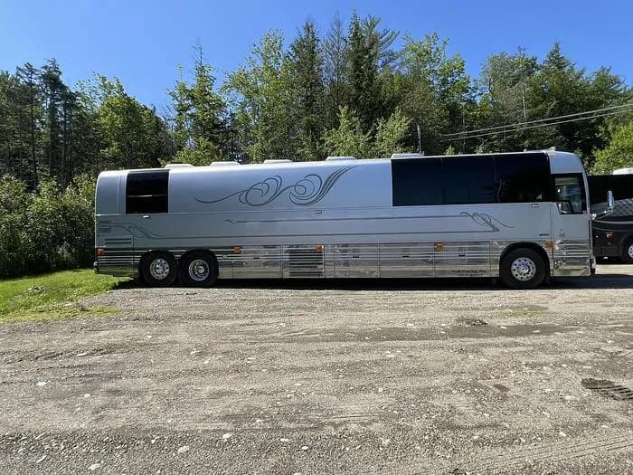 2005 Prevost XL2 Entertainer Coach - Image 9