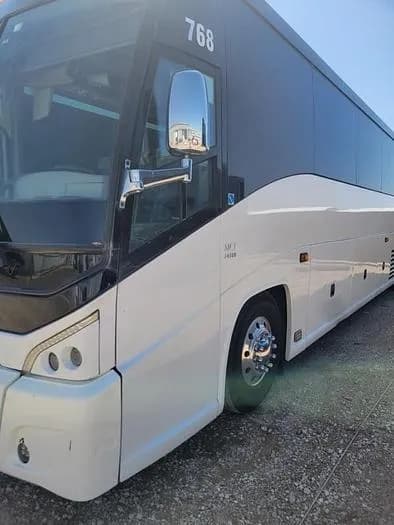 2014 Mci J4500 ADA Coach - Image 3