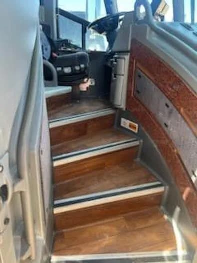 2014 Mci J4500 ADA Coach - Image 10