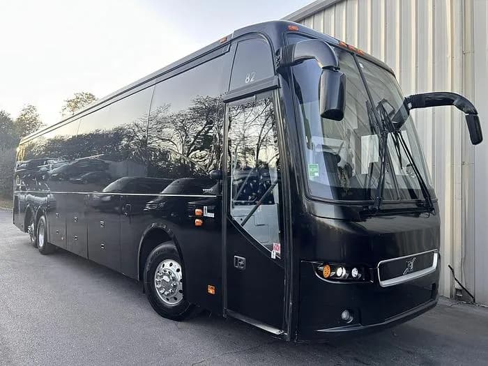 2018 Volvo 9700 Coach - Image 1