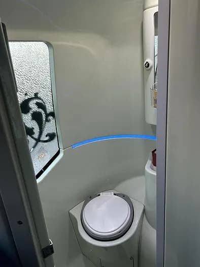 2018 Volvo 9700 Coach - Image 16