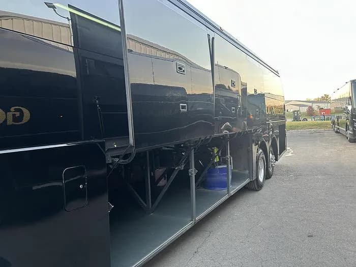 2018 Volvo 9700 Coach - Image 3