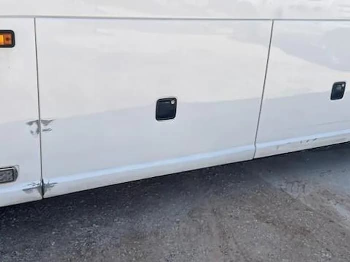 2016 Mci J4500 Coach - Image 2